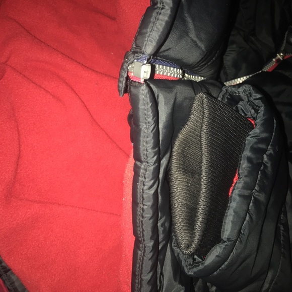 COPY - Tommy Hilfiger Black Puffer Jacket with Ho… - Picture 3 of 3